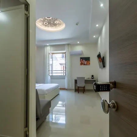 Hyper Termini Guest house *